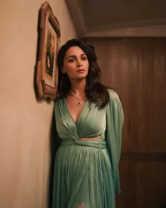 Alia bhatt hot look