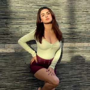 Avneet Kaur Hot Look