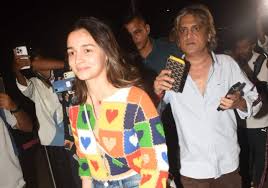 Alia Bhatt Airport look