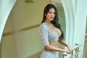 Esha Gupta Bold Photos