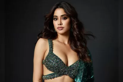 Janhvi Kapoor sizzling pose