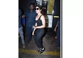 Samantha in Black