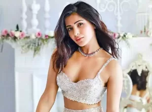 Samantha in Black